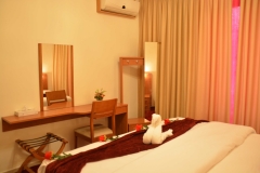 02-double-bed-suite-209